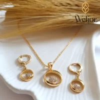 نیم‌ ست دخترانه شیک با طراحی خاص و گوشواره حلقه‌ای نگین‌دار